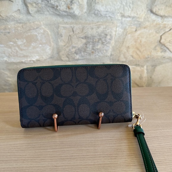 Coach - Picture 12 of 16